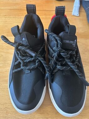 Women’s Black Athletic Sneakers with Reflective Laces